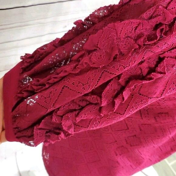 💲✂️ Entro, Berry Lace Overlay Top with Ruffle Detail-Size Small - Picture 8 of 10